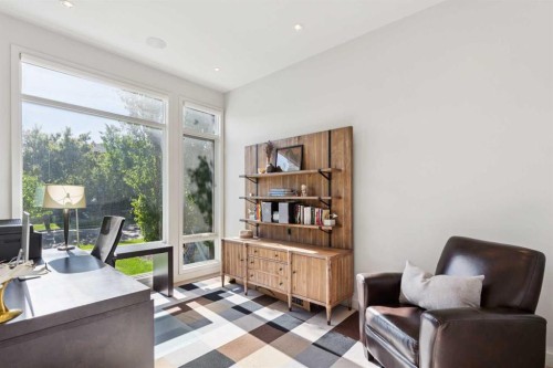 423 7A Street Ne, Calgary, AB - Indoor Photo Showing Office