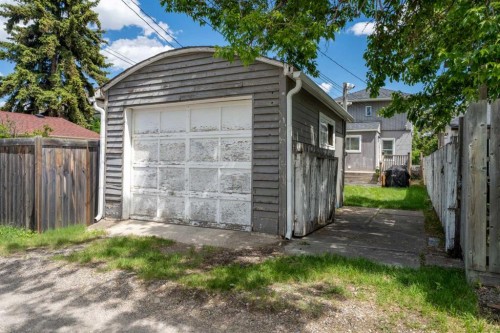 213 7A Street Ne, Calgary, AB 