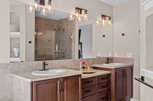 318 Coopers Drive Sw, Airdrie, AB - Indoor Photo Showing Bathroom
