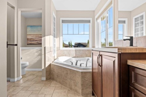 318 Coopers Drive Sw, Airdrie, AB - Indoor Photo Showing Bathroom