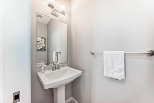 984 Seton Circle Se, Calgary, AB - Indoor Photo Showing Bathroom