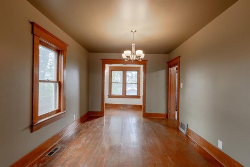 2452 28 Avenue Sw, Calgary, AB 