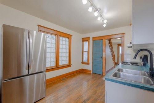 2452 28 Avenue Sw, Calgary, AB 