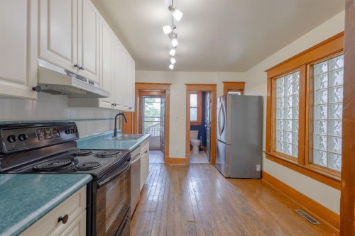 2452 28 Avenue Sw, Calgary, AB 