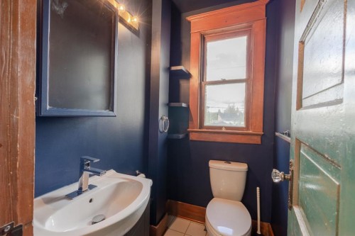 2452 28 Avenue Sw, Calgary, AB 