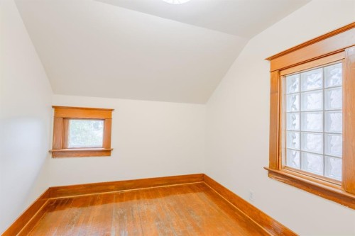 2452 28 Avenue Sw, Calgary, AB 
