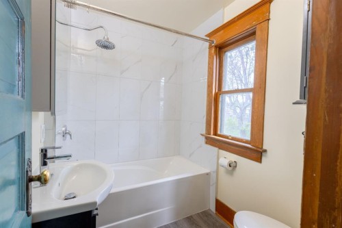 2452 28 Avenue Sw, Calgary, AB 