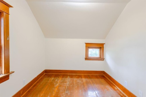 2452 28 Avenue Sw, Calgary, AB 