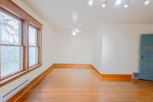 2452 28 Avenue Sw, Calgary, AB 