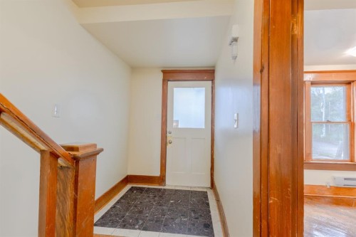 2452 28 Avenue Sw, Calgary, AB 
