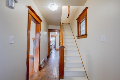 2452 28 Avenue Sw, Calgary, AB 
