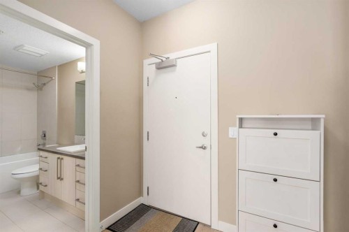 316-93 34 Avenue Sw, Calgary, AB - Indoor Photo Showing Bathroom