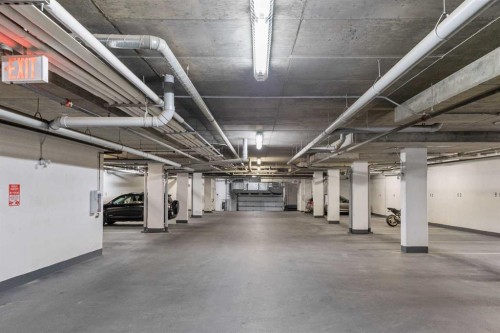 316-93 34 Avenue Sw, Calgary, AB - Indoor Photo Showing Garage