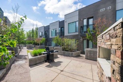 316-93 34 Avenue Sw, Calgary, AB - Outdoor