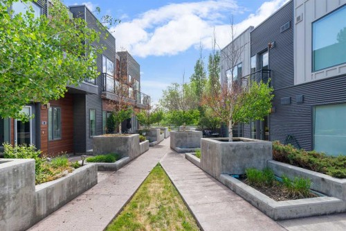 316-93 34 Avenue Sw, Calgary, AB - Outdoor