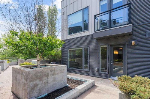 316-93 34 Avenue Sw, Calgary, AB - Outdoor