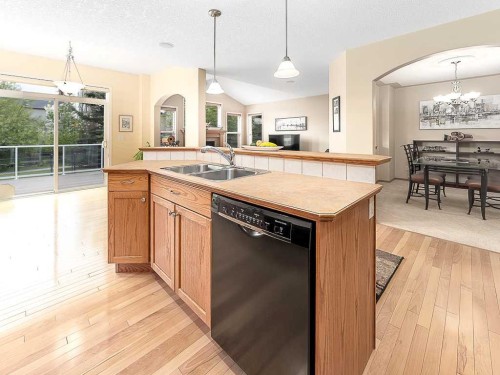 143 Cougarstone Square Sw, Calgary, AB 