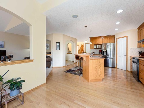 143 Cougarstone Square Sw, Calgary, AB 