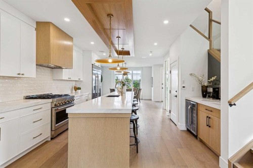 1527 29 Avenue Sw, Calgary, AB - Indoor Photo Showing Kitchen With Upgraded Kitchen