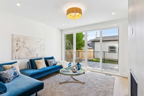 1527 29 Avenue Sw, Calgary, AB - Indoor Photo Showing Living Room With Fireplace