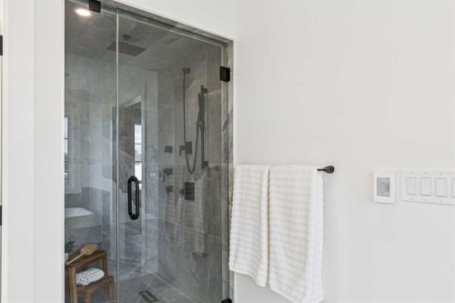 1527 29 Avenue Sw, Calgary, AB - Indoor Photo Showing Laundry Room