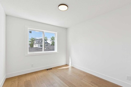 1527 29 Avenue Sw, Calgary, AB - Indoor Photo Showing Bathroom