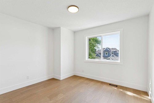1527 29 Avenue Sw, Calgary, AB - Indoor Photo Showing Living Room