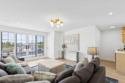 1527 29 Avenue Sw, Calgary, AB - Indoor Photo Showing Kitchen