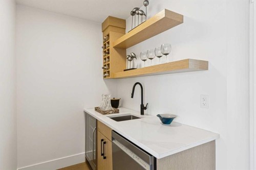 1527 29 Avenue Sw, Calgary, AB - Indoor Photo Showing Bathroom