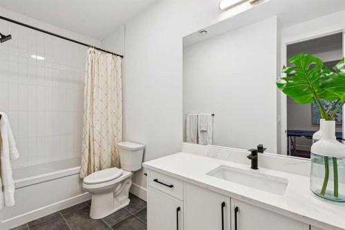 1527 29 Avenue Sw, Calgary, AB - Indoor Photo Showing Other Room