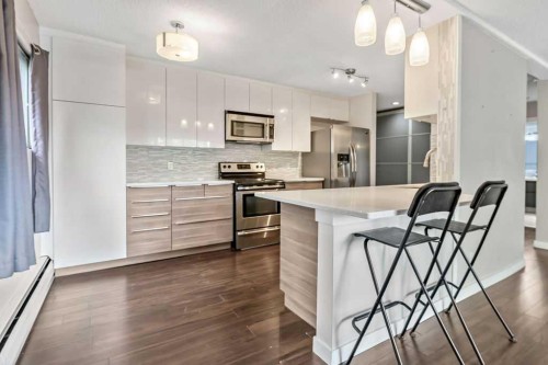 204-1512 16 Avenue Sw, Calgary, AB - Indoor Photo Showing Kitchen With Upgraded Kitchen