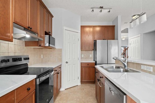 102 Kincora Glen Mews Nw, Calgary, AB 
