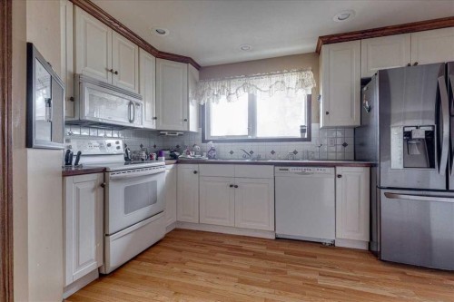 123 Nolan Street, Red Deer, AB - Indoor Photo Showing Kitchen