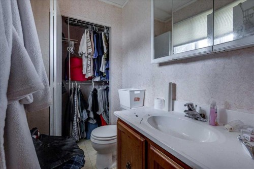 123 Nolan Street, Red Deer, AB - Indoor Photo Showing Bathroom