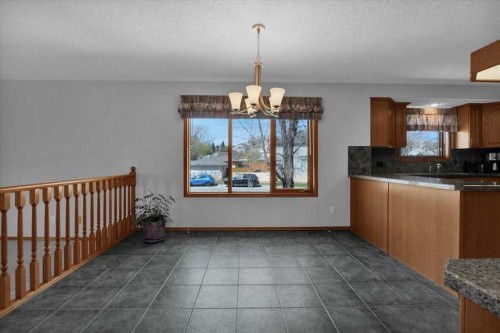 531 Sierra Morena Court Sw, Calgary, AB - Indoor Photo Showing Kitchen