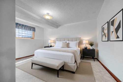 531 Sierra Morena Court Sw, Calgary, AB - Indoor Photo Showing Bedroom