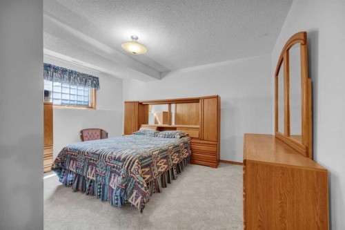 531 Sierra Morena Court Sw, Calgary, AB - Indoor Photo Showing Bedroom