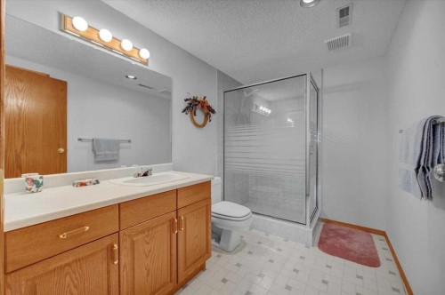 531 Sierra Morena Court Sw, Calgary, AB - Indoor Photo Showing Bathroom