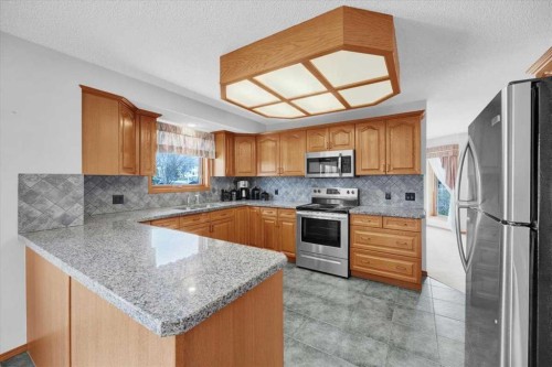 531 Sierra Morena Court Sw, Calgary, AB - Indoor Photo Showing Kitchen