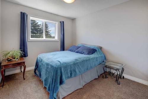 15 Parklane Drive, Strathmore, AB - Indoor Photo Showing Bedroom