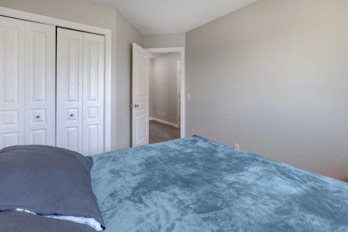15 Parklane Drive, Strathmore, AB - Indoor Photo Showing Bedroom