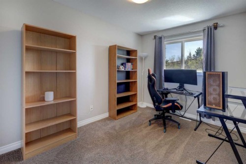 15 Parklane Drive, Strathmore, AB - Indoor Photo Showing Office
