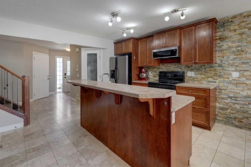 15 Parklane Drive, Strathmore, AB - Indoor Photo Showing Kitchen