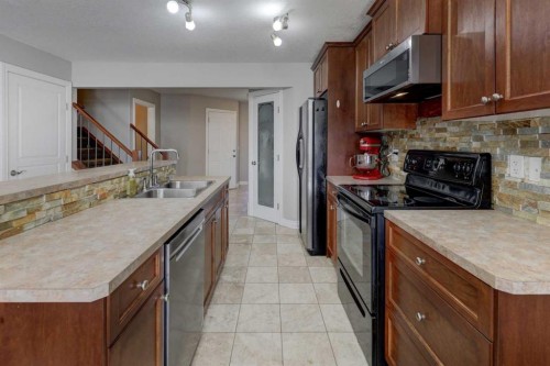 15 Parklane Drive, Strathmore, AB - Indoor Photo Showing Kitchen With Double Sink