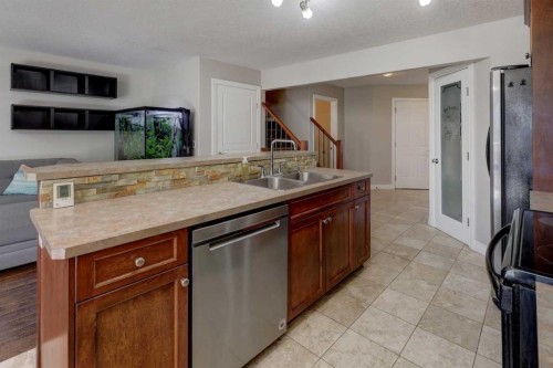 15 Parklane Drive, Strathmore, AB - Indoor Photo Showing Kitchen With Double Sink