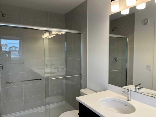 49 Legacy Point Terrace Se, Calgary, AB - Indoor Photo Showing Bathroom