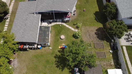 4327 70 Street Nw, Calgary, AB 
