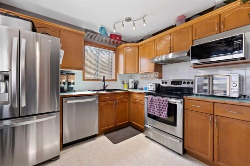 48 Sunridge Crescent Nw, Airdrie, AB - Indoor Photo Showing Kitchen