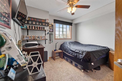 48 Sunridge Crescent Nw, Airdrie, AB - Indoor Photo Showing Bedroom