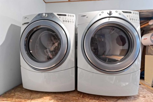 48 Sunridge Crescent Nw, Airdrie, AB - Indoor Photo Showing Laundry Room